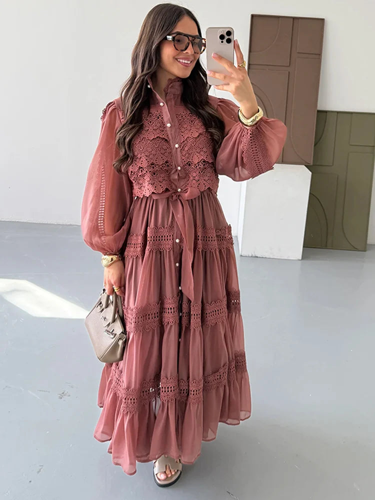 Vestido Longo com Detalhes em Renda - Elegância e Sofisticação