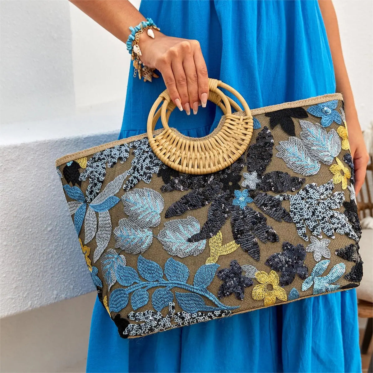 Bolsa Bordada com Alça de Bambu