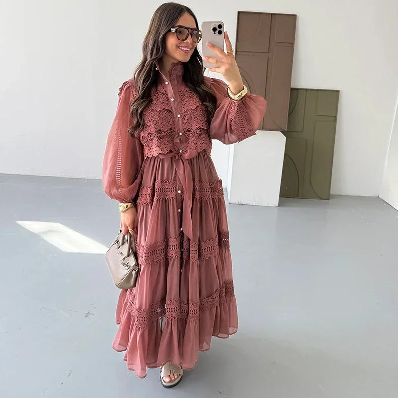 Vestido Longo com Detalhes em Renda - Elegância e Sofisticação