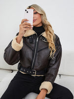 Jaqueta Curta de Couro Peluciada