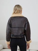 Jaqueta Curta de Couro Peluciada