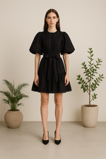 Vestido Curto de Renda com Mangas Bufantes