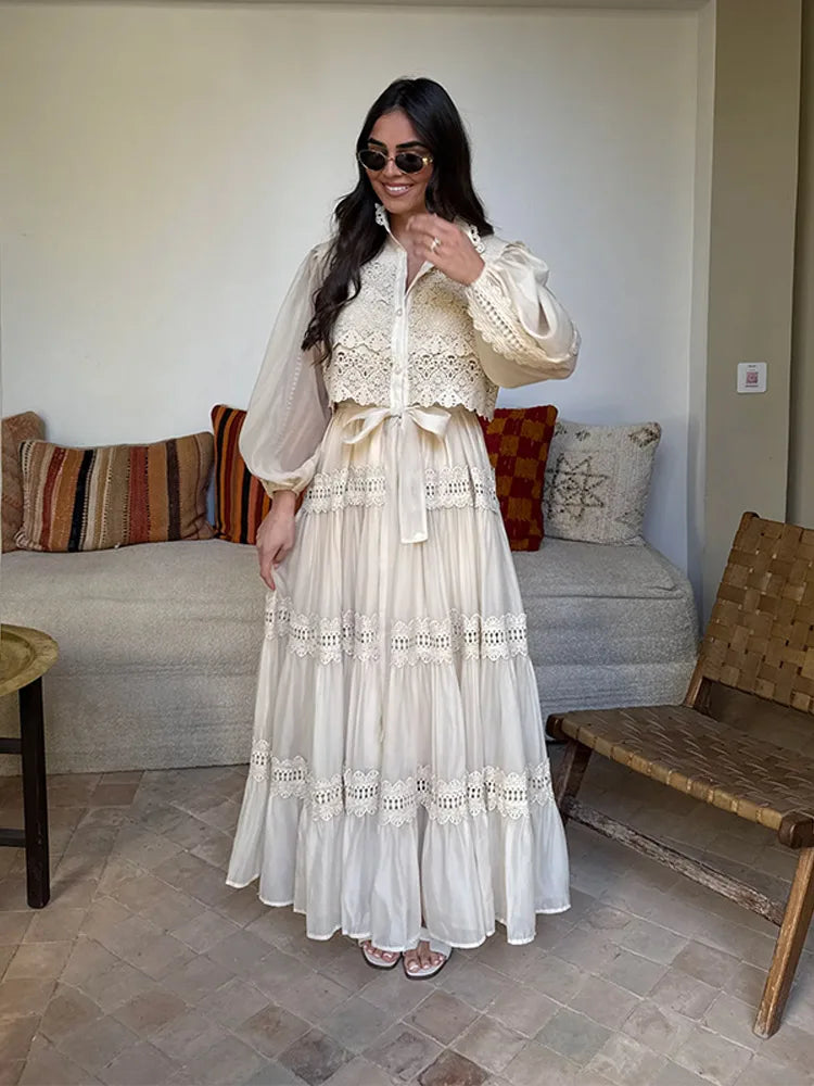 Vestido Longo com Detalhes em Renda - Elegância e Sofisticação