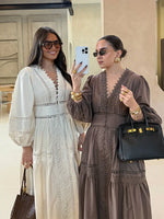 Vestido Elegante de Renda com Decote V