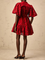 Vestido Curto de Renda com Mangas Bufantes