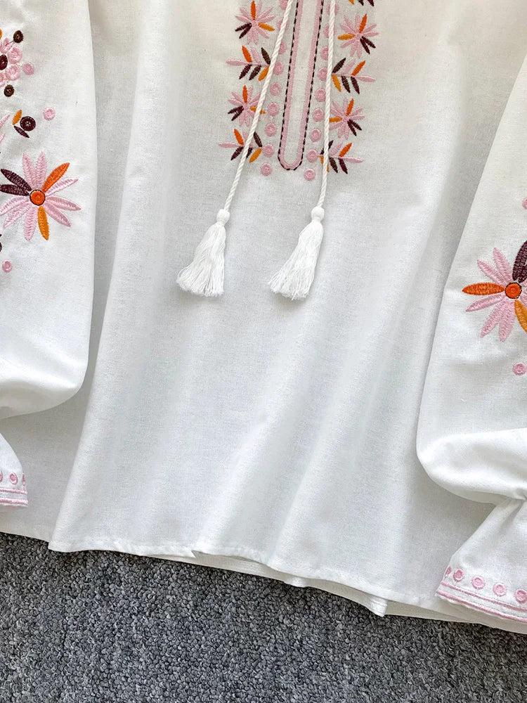 Bata Bordada Floral Feminina - Delicada e Elegante | MIZZY