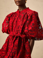 Vestido Curto de Renda com Mangas Bufantes