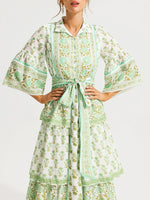 Vestido Midi Vintage com Estampa e Laço Frontal