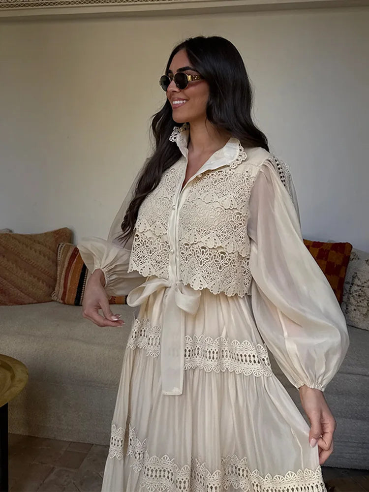 Vestido Longo com Detalhes em Renda - Elegância e Sofisticação