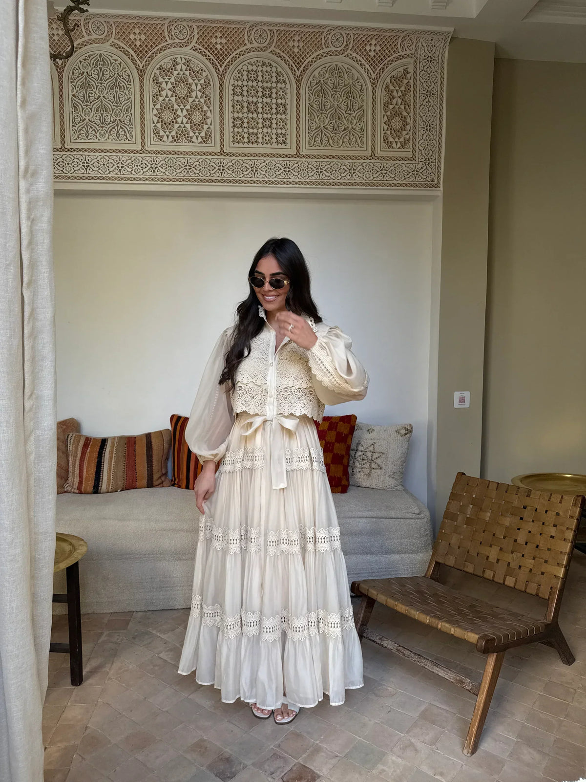 Vestido Longo com Detalhes em Renda - Elegância e Sofisticação